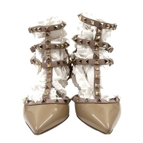 발렌티노 락스터드 페이던트 펌프스 구두